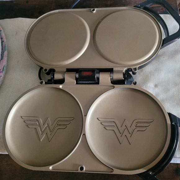 Other - New Gold Wonder Woman Pancake Maker